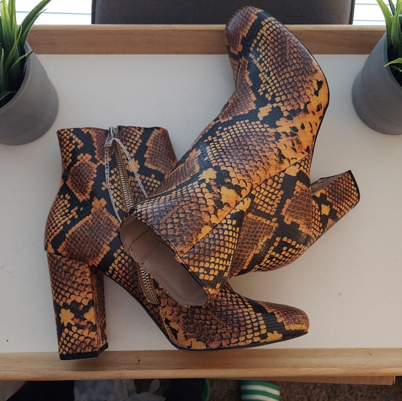 STEVE MADDEN / Pixie / Yellow Snake Mid-Calf Boots - Picture 2 of 8